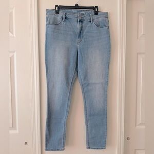Old Navy high-rise skinny jean. Size 12. Light Wash